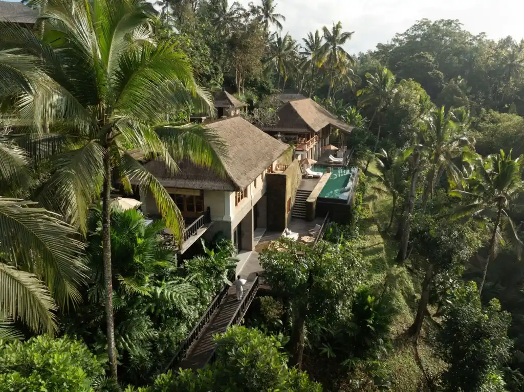 Como Shambhala Outside