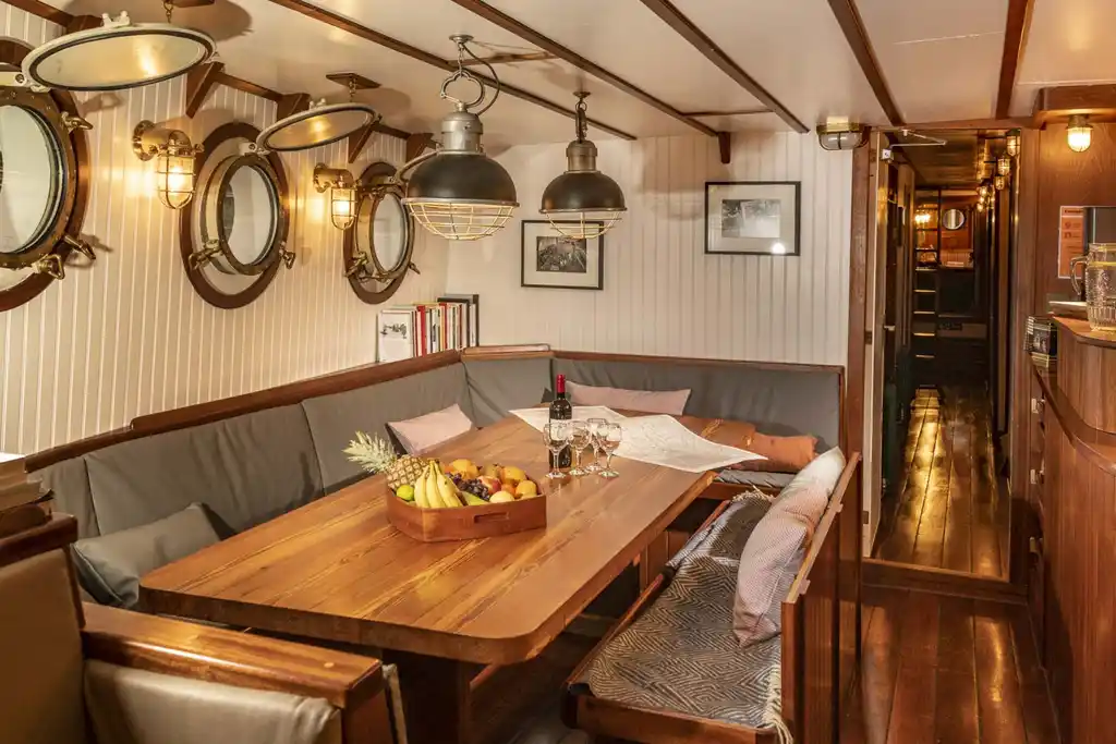 Rundgang Messe Kombuese