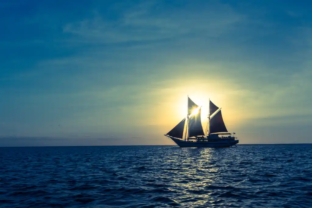 Ombak Putih Sunset Indonesia Seatrek