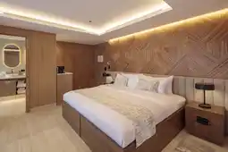 King Suite Hermes Galapagos Mega Catamaran