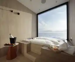 Jacuzzi Hermes Galapagos Mega Catamaran